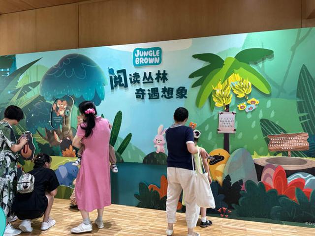 携手IP推出亲子阅读上海图书馆东馆打造“1米高度”看世界系列活动(图2)