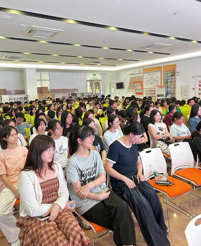 校企共建创新融合共筑未来——动漫游戏产业学院与广州漫游科技有限公司、广州可道文化传媒有限公司联合举办企业实践营开营典礼(图3)