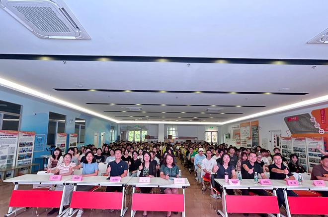 校企共建创新融合共筑未来——动漫游戏产业学院与广州漫游科技有限公司、广州可道文化传媒有限公司联合举办企业实践营开营典礼(图4)