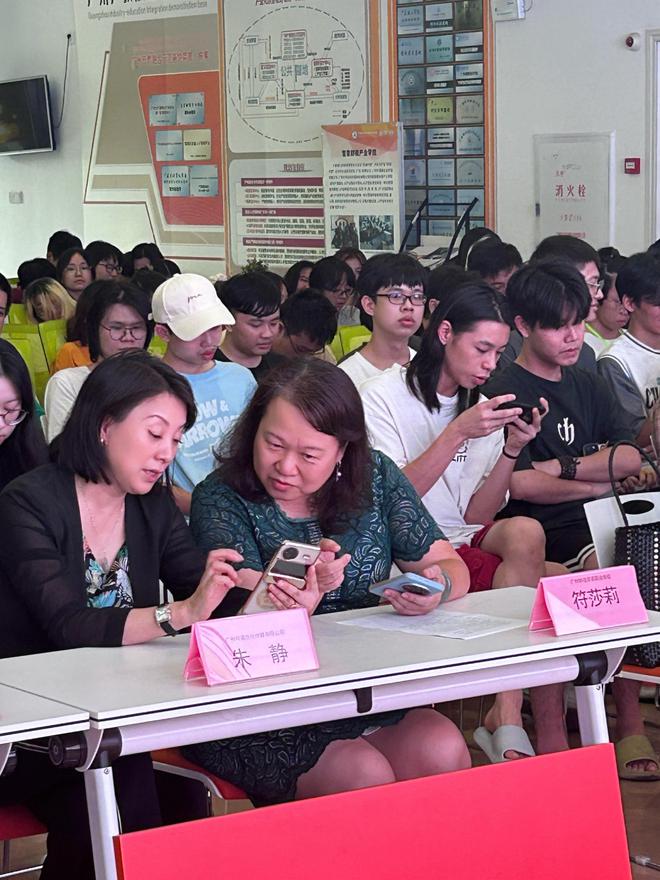 校企共建创新融合共筑未来——动漫游戏产业学院与广州漫游科技有限公司、广州可道文化传媒有限公司联合举办企业实践营开营典礼(图2)