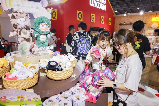 当潮玩不止于桌面摆件看年轻人在2024PTS如何玩转IP(图6)
