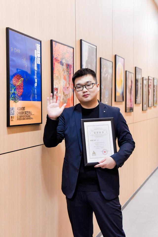 “银河奖”作家城城与蝉：创作的本质是人文关怀中国科幻不需要复制“太空歌剧”｜春熙访(图2)
