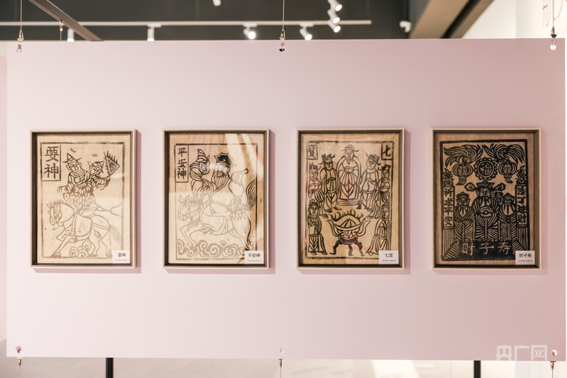 沪滇非遗版画联展启幕解锁新春文旅消费新场景(图2)