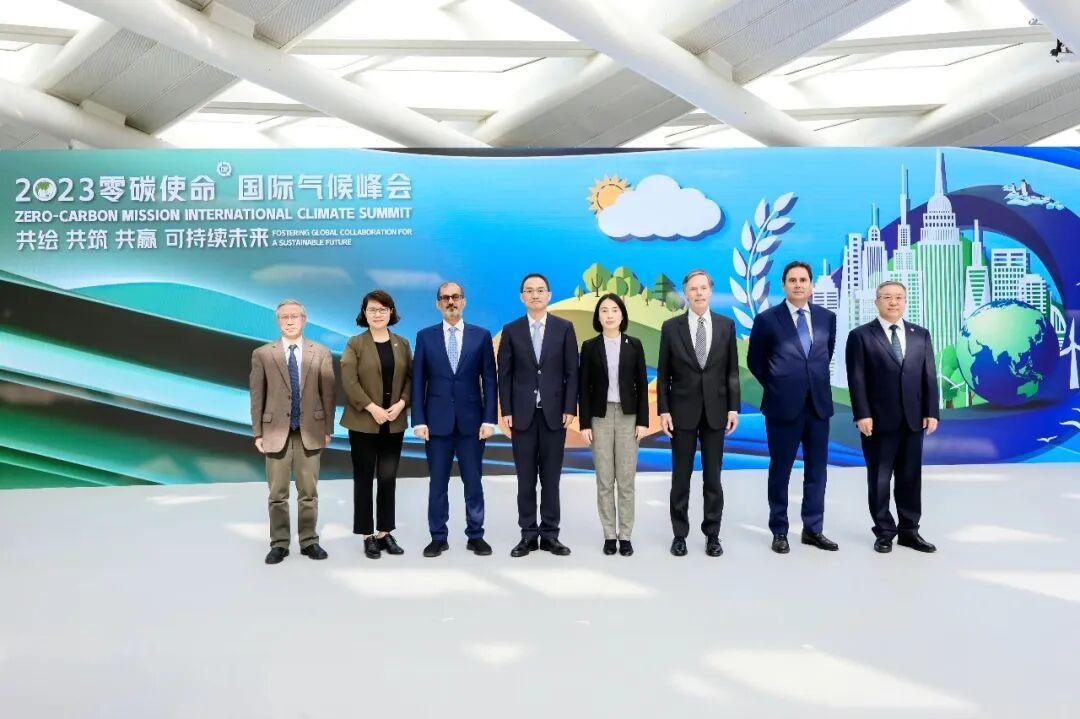 对话凤凰卫视董事局主席兼行政总裁徐威：坚持乐观拥抱变化(图3)