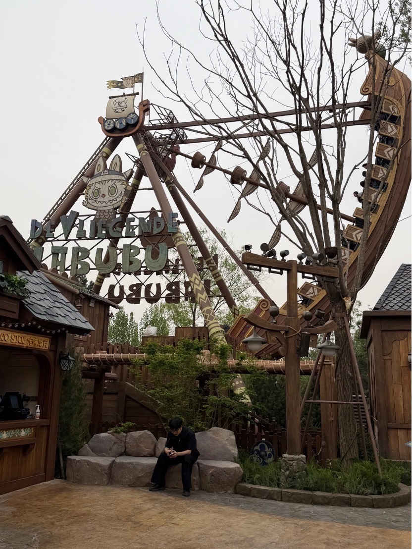 乐园新区开业在即对话泡泡玛特副总裁、城市乐园总经理胡健：大家有时候就是冲着跟星星人见一面来看看LABUBU是不是换了新衣服(图3)